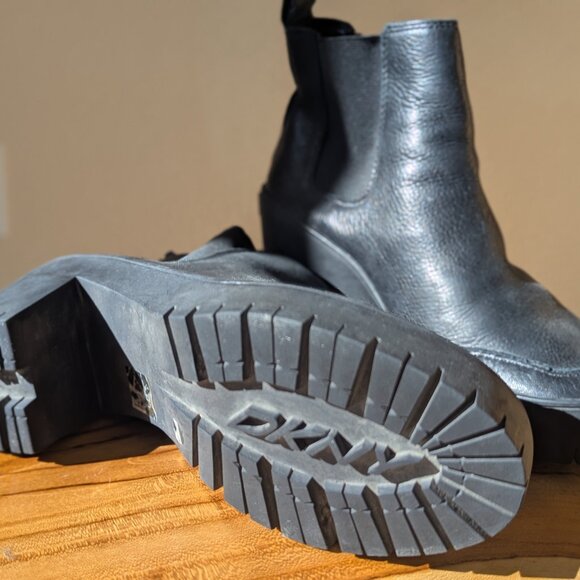 DKNY Black leather block heel Chelsea Boot size 8 - Picture 2 of 5